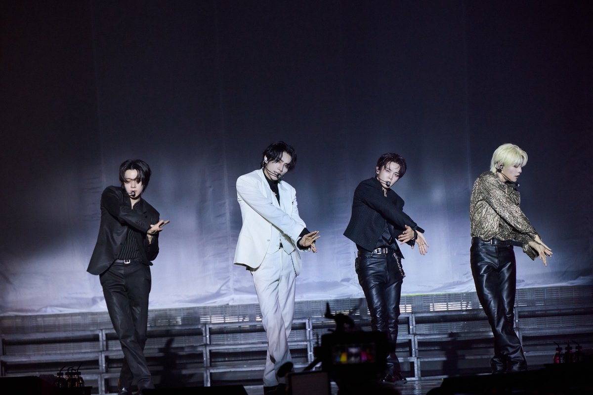 SMTOWNGLOBAL's tweet photo. #WayV, 세 번째 콘서트 투어 스타트! 서울 공연으로 쏘아 올린 성공적 신호탄
다채로운 무대 위에 펼쳐낸 WayV의 새로운 도약! 요코하마까지 달린다

https://t.co/Odfu7wFjlS

EVERYTHING, ALL AT ONCE, NEO
https://t.co/0L00HVv4EY

#WayV #威神V 
#BORNTHISWay #WayV_BORNTHISWay
#WayV_BORNTHISWay_SEOUL
#NCT_10TH_ANNIVERSARY