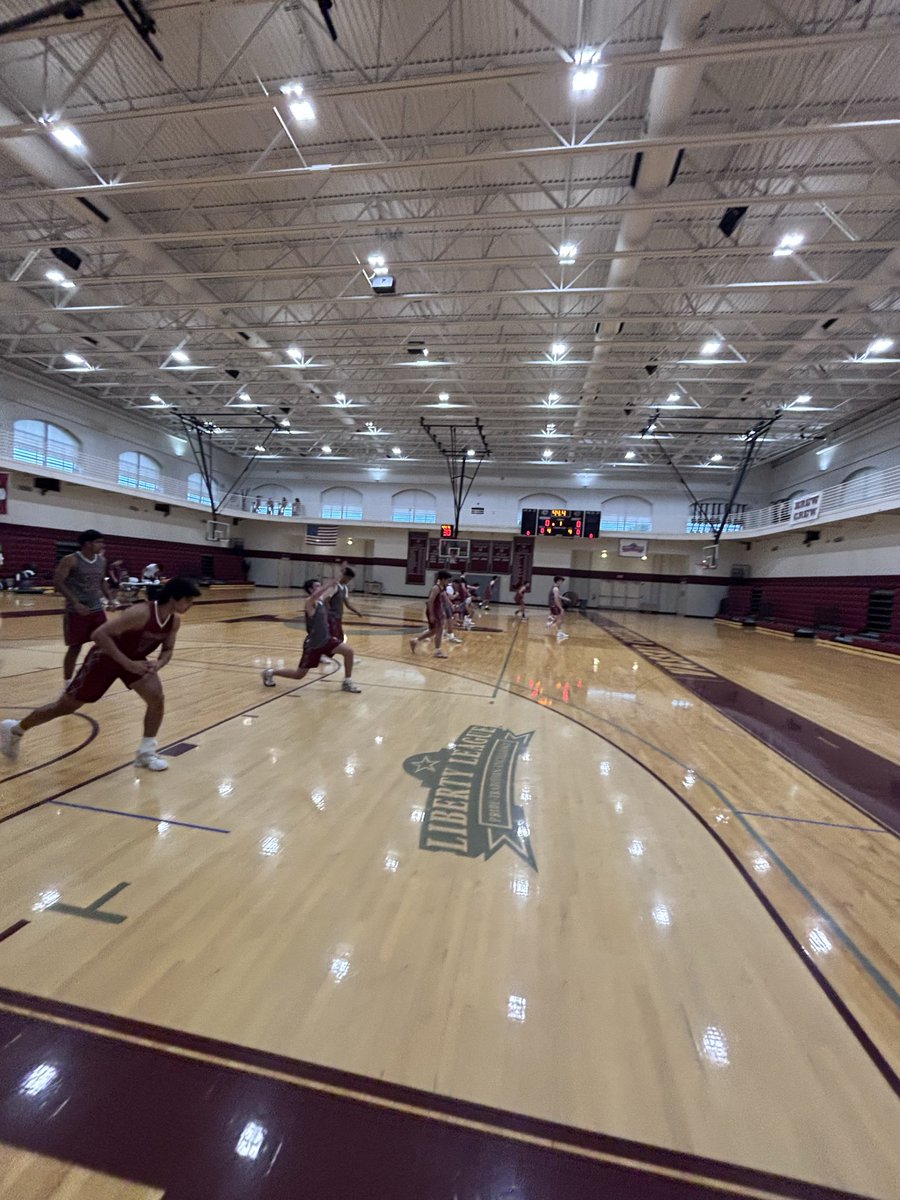 VassarMBB's tweet photo. First Practice. Individual workouts. Team BBQ. 📚 🍔🏀

Productive week✅

#BrewerPride #D3Hoops #Preseason https://t.co/yL4iKE64hB