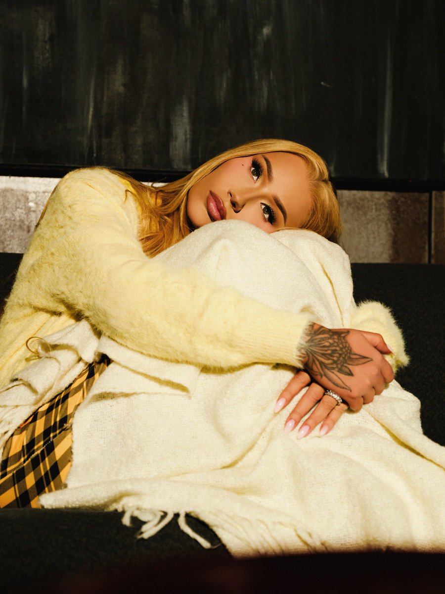 TreX2th's tweet photo. 📸 Iggy Azalea for @fanvue by Travis Trautt https://t.co/R740E4xYlo