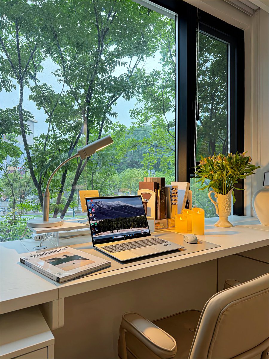 remiy268605's tweet photo. Transform your desk into a cozy productivity nook with a small potted plant, a neat cable organizer, and your favorite mug — small changes make big vibes! https://t.co/geC2yaea9x