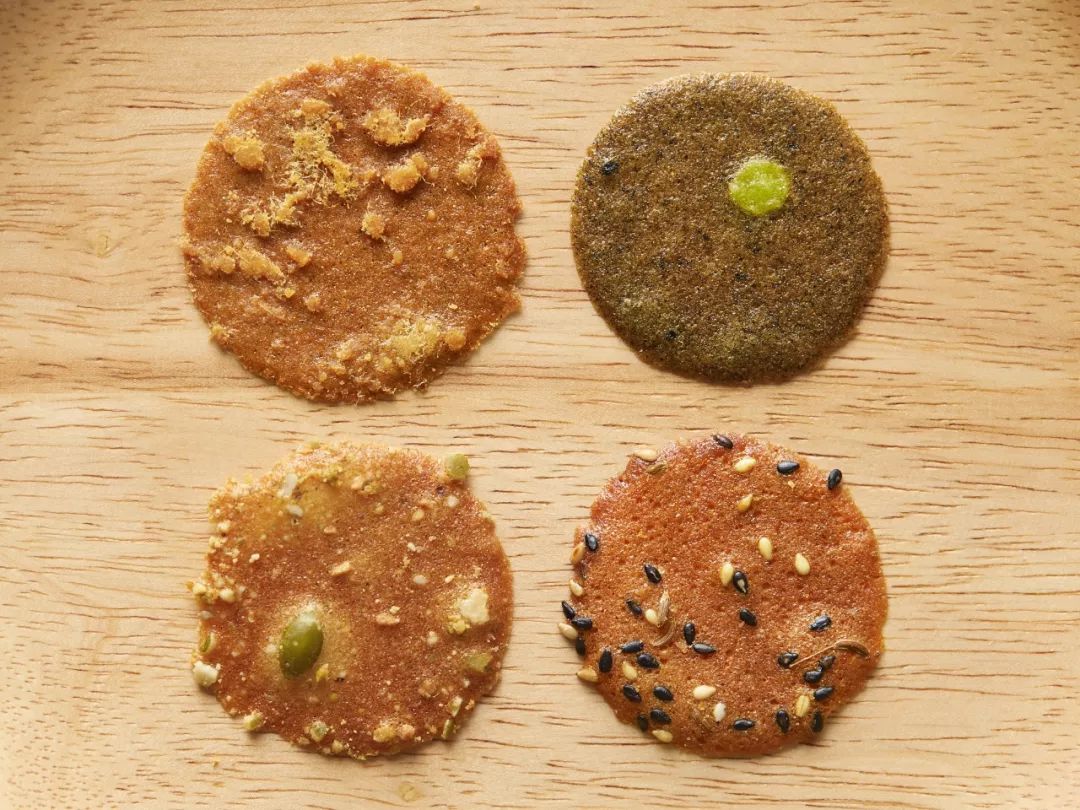 bryol424781's tweet photo. [Just grabbed a bag of salted egg yolk crispy chips and shared half with my roommate—crispy, savory, and way too addictive! Who’s your go-to snack buddy ]， https://t.co/NcsiF8zP4G