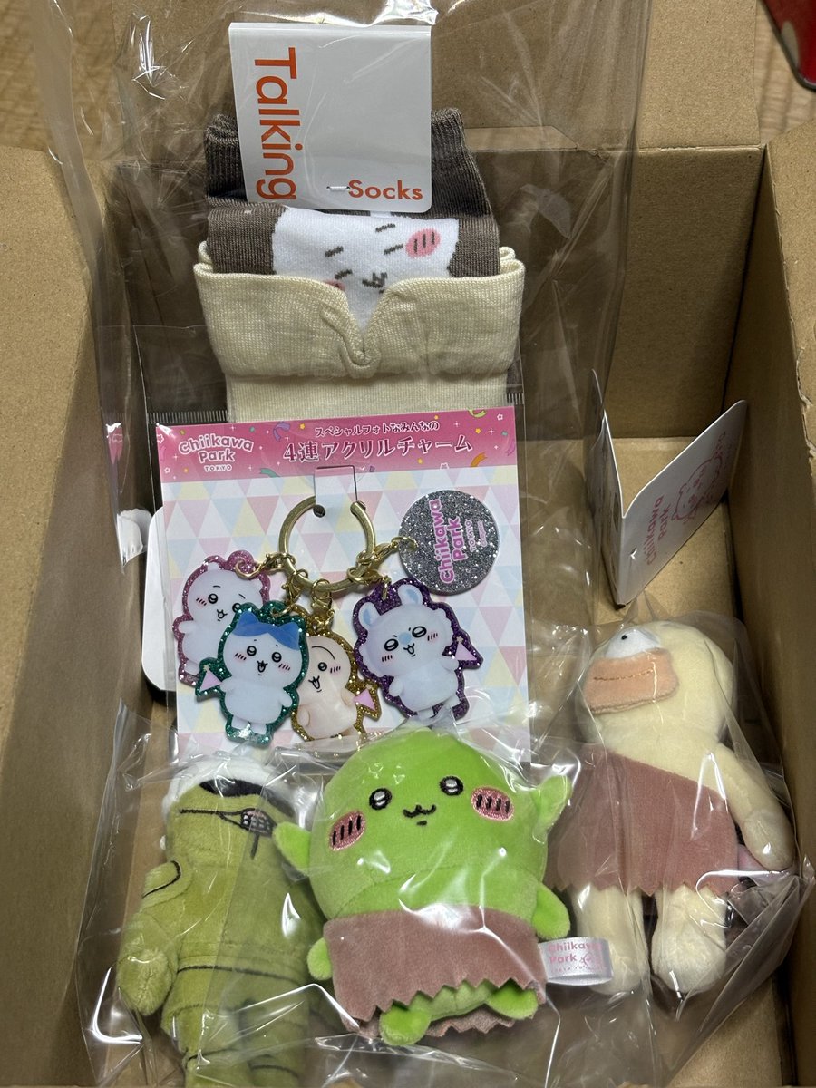 Miari0117's tweet photo. ちいかわマーケットで買ったのが届いた！これをチョイスした私って🤣
届いた箱も可愛いラベル剥がしたとこ残念なんだけど😖
#ちいかわマーケット https://t.co/PU582zKaVi