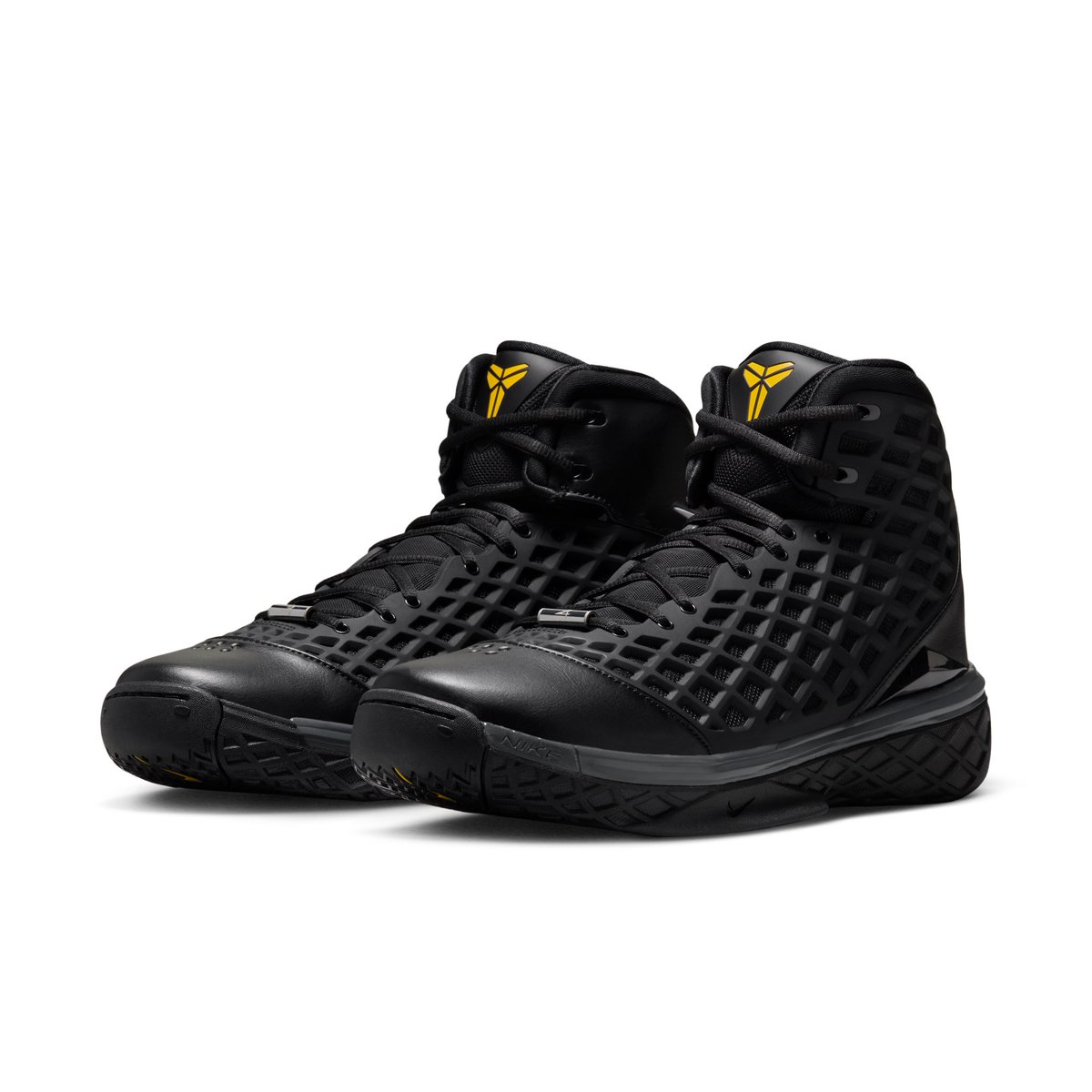 houseofheat's tweet photo. Official Images: Nike Kobe 3 Protro ‘Orca’ (2026) https://t.co/q9NzNYPeft