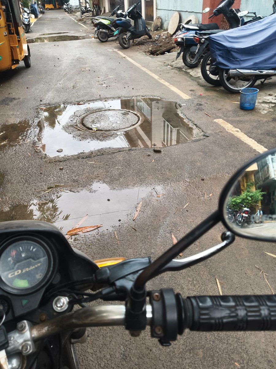 mohan20's tweet photo. @CHN_Metro_Water @CMOTamilnadu @TVKVijayHQ @actorvijay @GSBediIAS @TNDIPRNEWS @tnmaws அவசர நடவடிக்கை தேவை. இணைப்பில் கொடுத்துள்ள மேற்கு மாம்பலம், வடிவேல்புரம் தெருவில் கழிவுநீர் ஆறு போல் ஓடிகொண்டிருக்கிறது. கொசு உற்பத்தி அதிகமாக உள்ளது. தயவுசெய்து உடனடியாக கவனிக்கவும். நன்றி https://t.co/hMWYjM1qg2