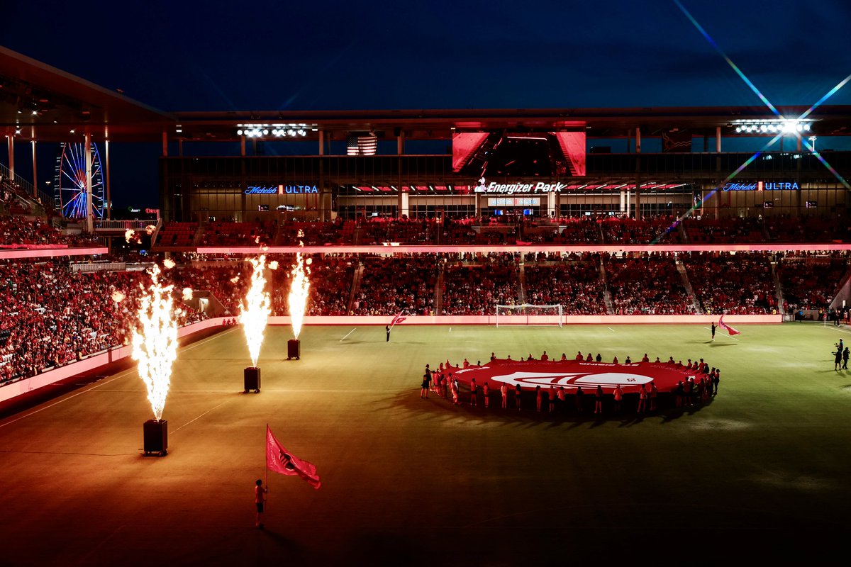 MattSebek's tweet photo. Still buzzing about @Energizer_Park last night. @UncleCharlie50 brought the heat, @slso’s National Anthem was incredible and fans were immense all 90 minutes. Can’t wait to be back on Saturday. 🚀 ⚽️ https://t.co/vjFN5o2zvX