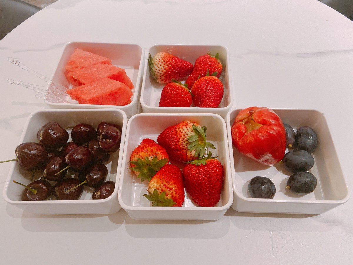 herop121445's tweet photo. Just restocked our refrigerated section with cold-brew coffee, pre-cut fruit, and icy sparkling water—perfect for a quick pick-me-up this sunny afternoon! Swing by and grab yours before they’re gone! https://t.co/U0gkUZqKVJ