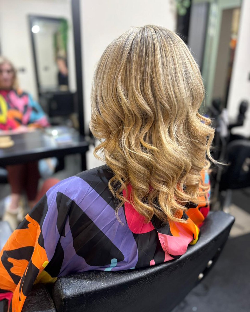 ShantellCioxdj's tweet photo. Hair appointment are still available this week
Wednesday with Steph 11am. 12. 00 1. 30
Thursday 10am cut and finish
Friday 4. 30 cut and finish
Saturday FULL
Sunday 11. 45 cut and finish 2. 30 cut and finish
To book call or message us on 01902 739522 https://t.co/obbGXkbWWf