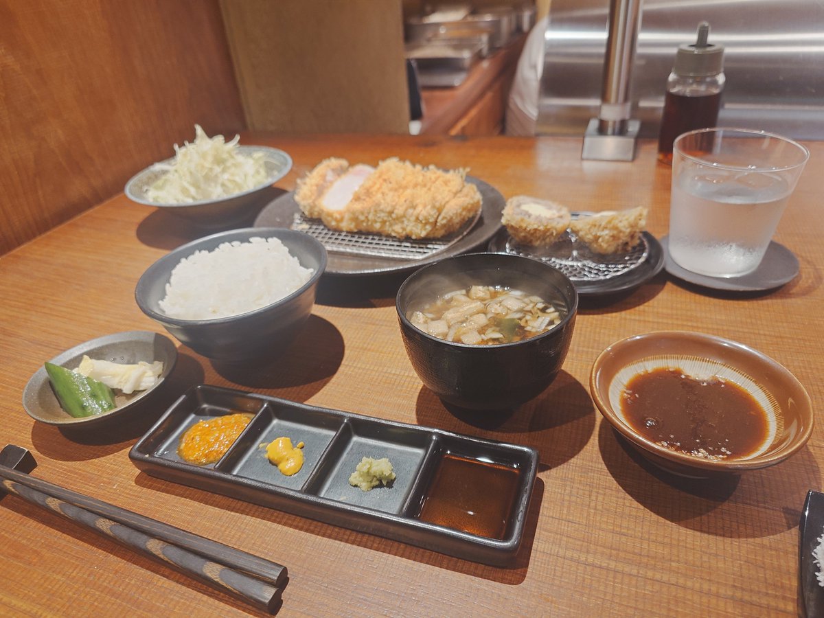 LeoleoUra's tweet photo. 40年生きてきて、食べ物が美味しすぎて、その感動で泣いてしまったことが過去2回だけあるんだけど、本日ついに3回目の涙を流してしまった…。高級なのにどこか懐かしいような味もして。。。

食べながら普通に泣いてるヤバい人です。 https://t.co/mmXELMQFsS