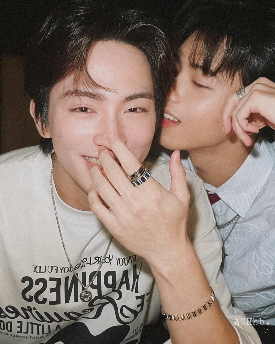 Liz23330857's tweet photo. LK情侣照💕
cr.logo
#leoking https://t.co/4e3vNboJkB