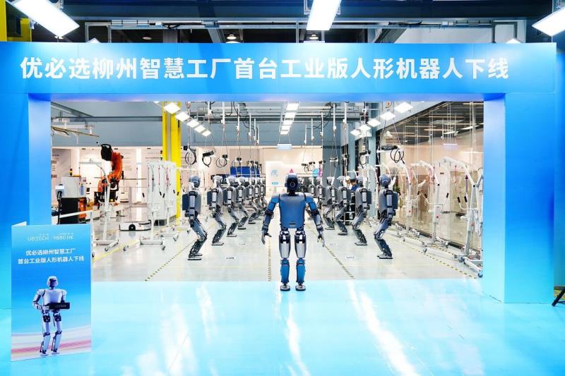 OIluhdJBv9m9J2A's tweet photo. UBTECH's Liuzhou super factory went live Sept 12: one industrial humanoid every 10 minutes, 10,000+ units a year, robots building robots. The first 10k-scale plant—scale just became the moat. #UBTECH #HumanoidRobot #MassProduction https://t.co/scgh2ihKFA