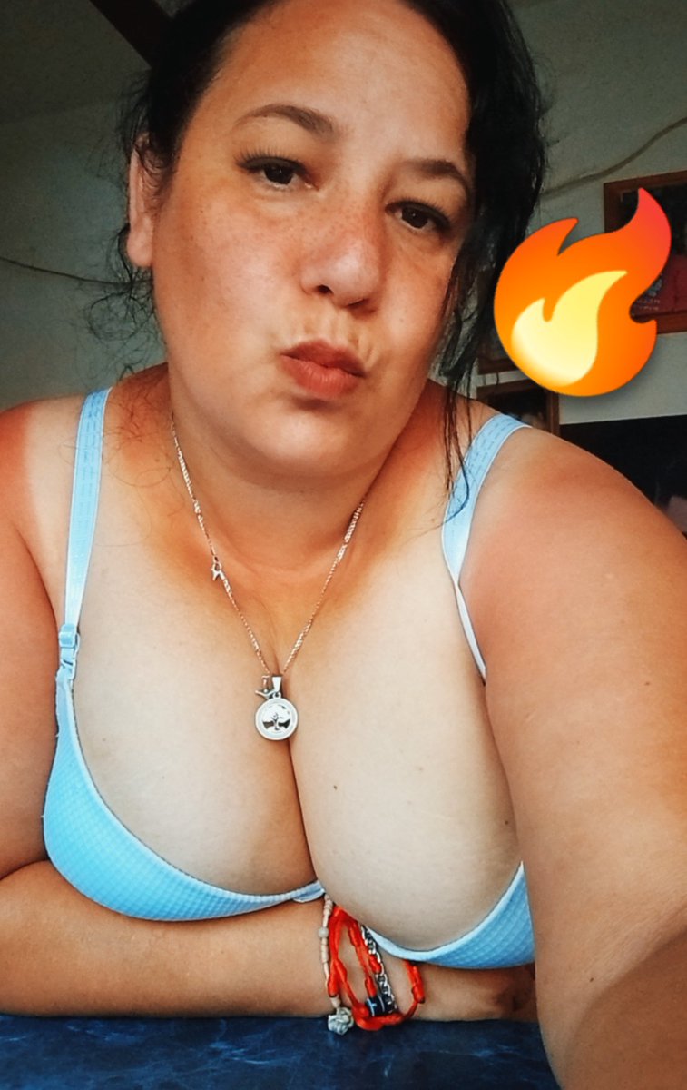 lorereleylove's tweet photo. Dicen que los lunes son difíciles, pero todo depende de con qué te motives para empezar la semana... ✨

Les preparé un regalito especial en el lugarcito azul para que no les cueste tanto arrancar 💙 Ya está esperándolos en el link de siempre. https://t.co/M0cMAjwokK