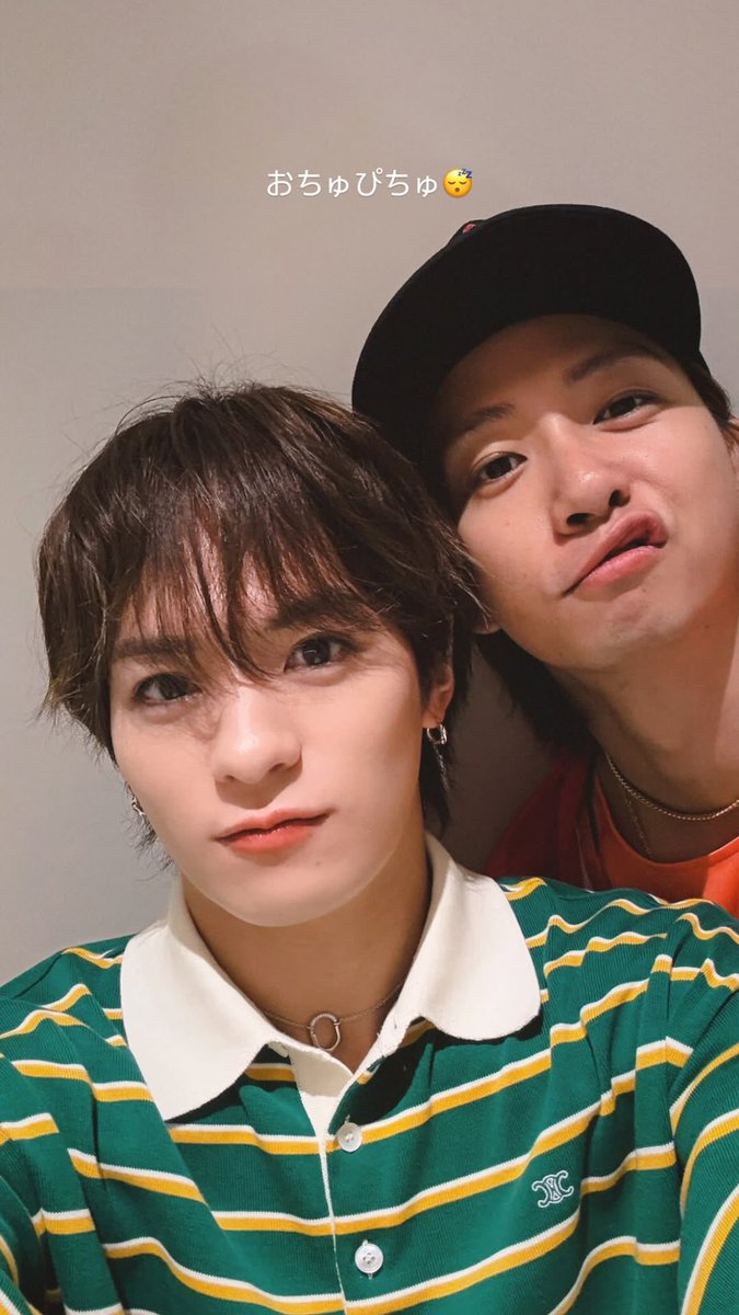 u_07_16's tweet photo. お互いメンカラの服着てる〜🧡💚
合わせたのかたまたま合ったから載せたのか😳😳 https://t.co/MpEisviA0a