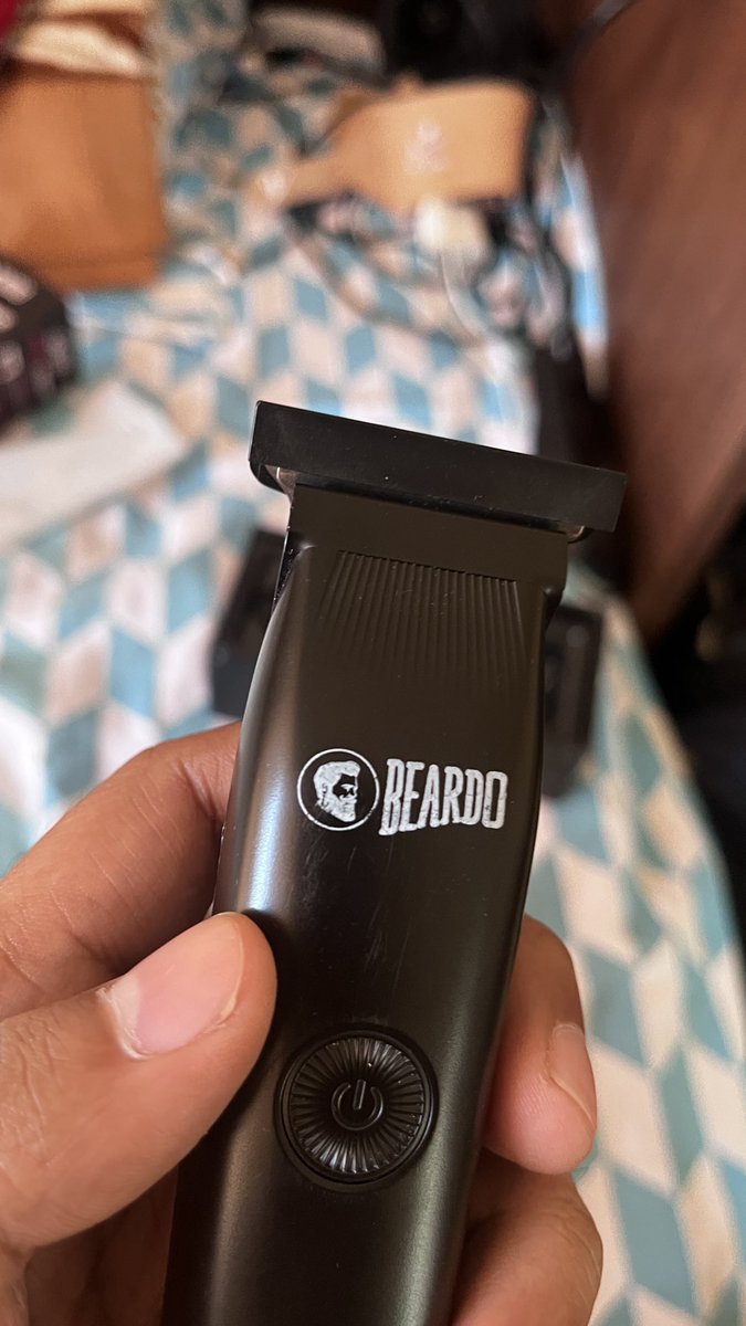 Adarsh10119659's tweet photo. @letsblinkit @BeardoOfficial I ordered a new Beardo trimmer on Blinkit, but received a used &amp; damaged product with visible scratches. How can a “new” product arrive like this?

Asked for a refund/replacement, but Blinkit support says they can’t help. Is this your customer service https://t.co/3VoEsEptKR
