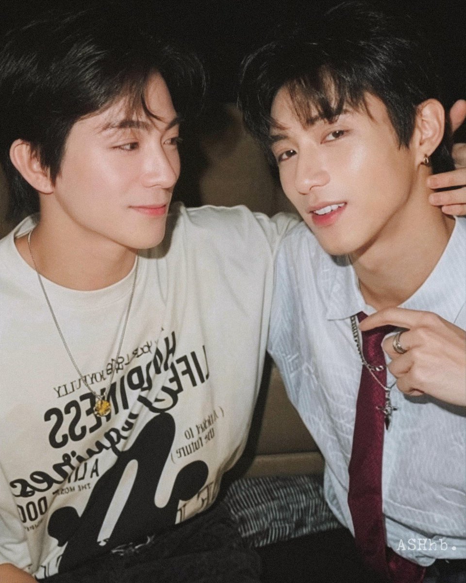 Liz23330857's tweet photo. LK情侣照💕
cr.logo
#leoking https://t.co/4e3vNboJkB