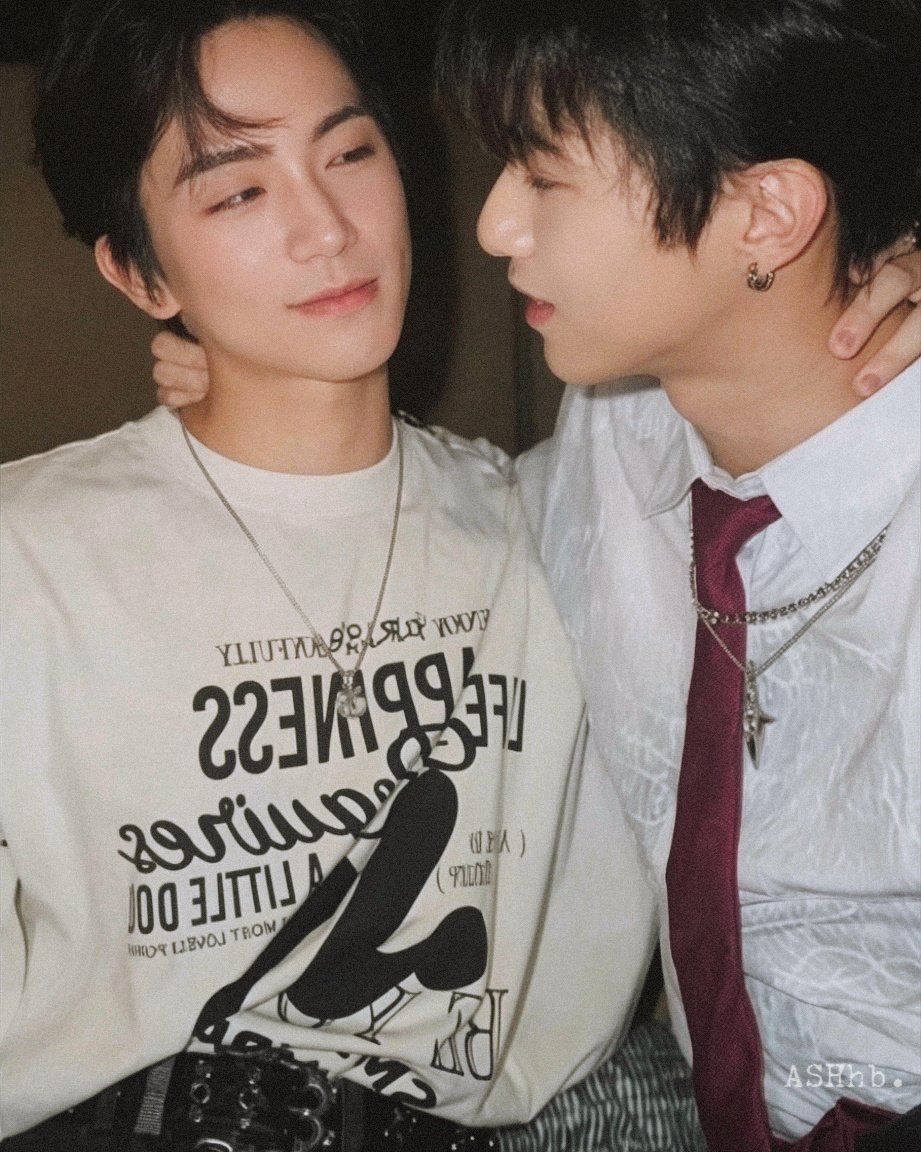 Liz23330857's tweet photo. LK情侣照💕
cr.logo
#leoking https://t.co/4e3vNboJkB
