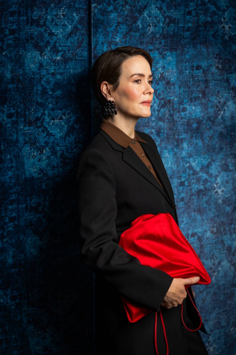 BraSarahPaulson's tweet photo. Novos portraits de Sarah Paulson para o Los Angeles Times fotografada por Jason Armond no #TIFF https://t.co/7POVZkftPR