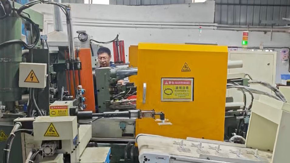 XMT_Packaging's tweet photo. Delicate details on mold surface.
Strict processing standards.
Molds made to your specifications.
#CustomMoldMaking #PrecisionTooling #Manufacturing https://t.co/8rpygFeM54
