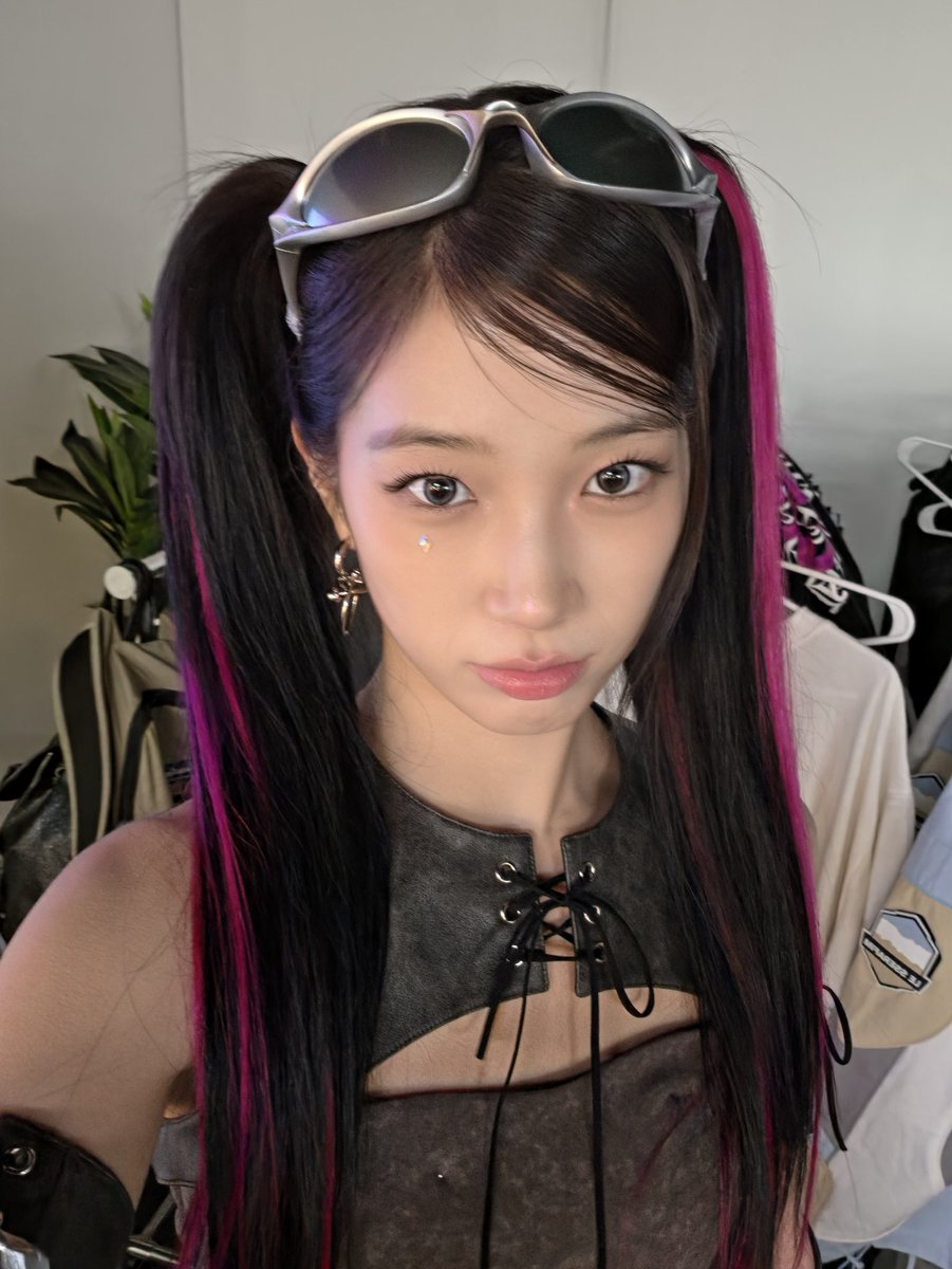 FIMBASE's tweet photo. [WEVERSE] 260914 #KAZUHA 🍃 

: FEARNOT you were surprised right?🫪

LE SSERAFIM MADE BLIZZCON's NIGHT
#LESSERAFIMxOVERWATCH
#LE_SSERAFIM #르세라핌 https://t.co/ONYI77u7gp