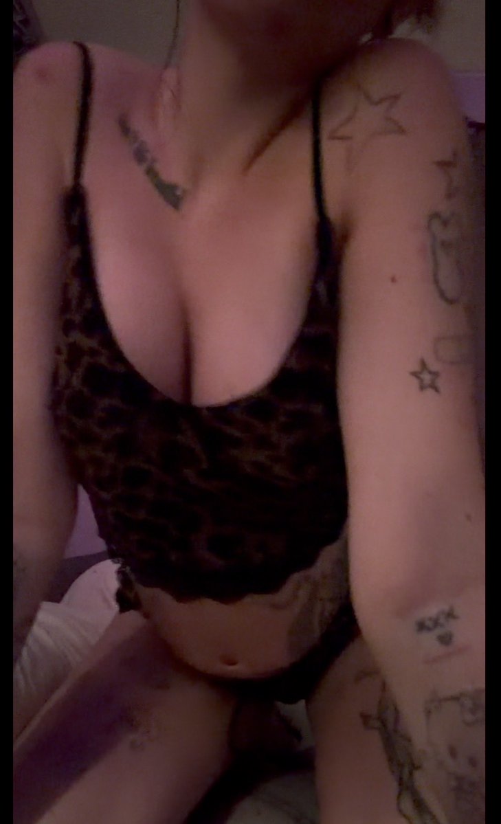 Skeybxby's tweet photo. Lowered my prices just for tonight https://t.co/7Gwmi14jDf https://t.co/PTMKQqjqmI