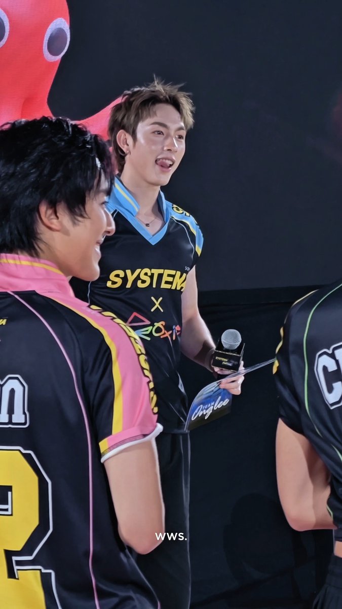 whalewoostar's tweet photo. กอนพี่เข้าใจๆๆๆ น่ารักอะดิ้~ ~ ~ ~ https://t.co/t4oRko2u4b