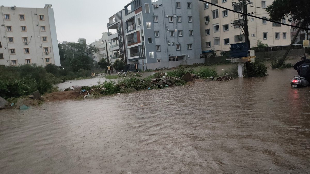 ChalmedaNNR's tweet photo. @revanth_anumula
@TelanganaCMO
@Comm_HYDRAA #kompally

@HanmanthKolan Dear anna,
Please look into this. 
@ShivaJyotsna
@TelanganaDGP
 #rain #floods #nepal https://t.co/5jjRyphWXB