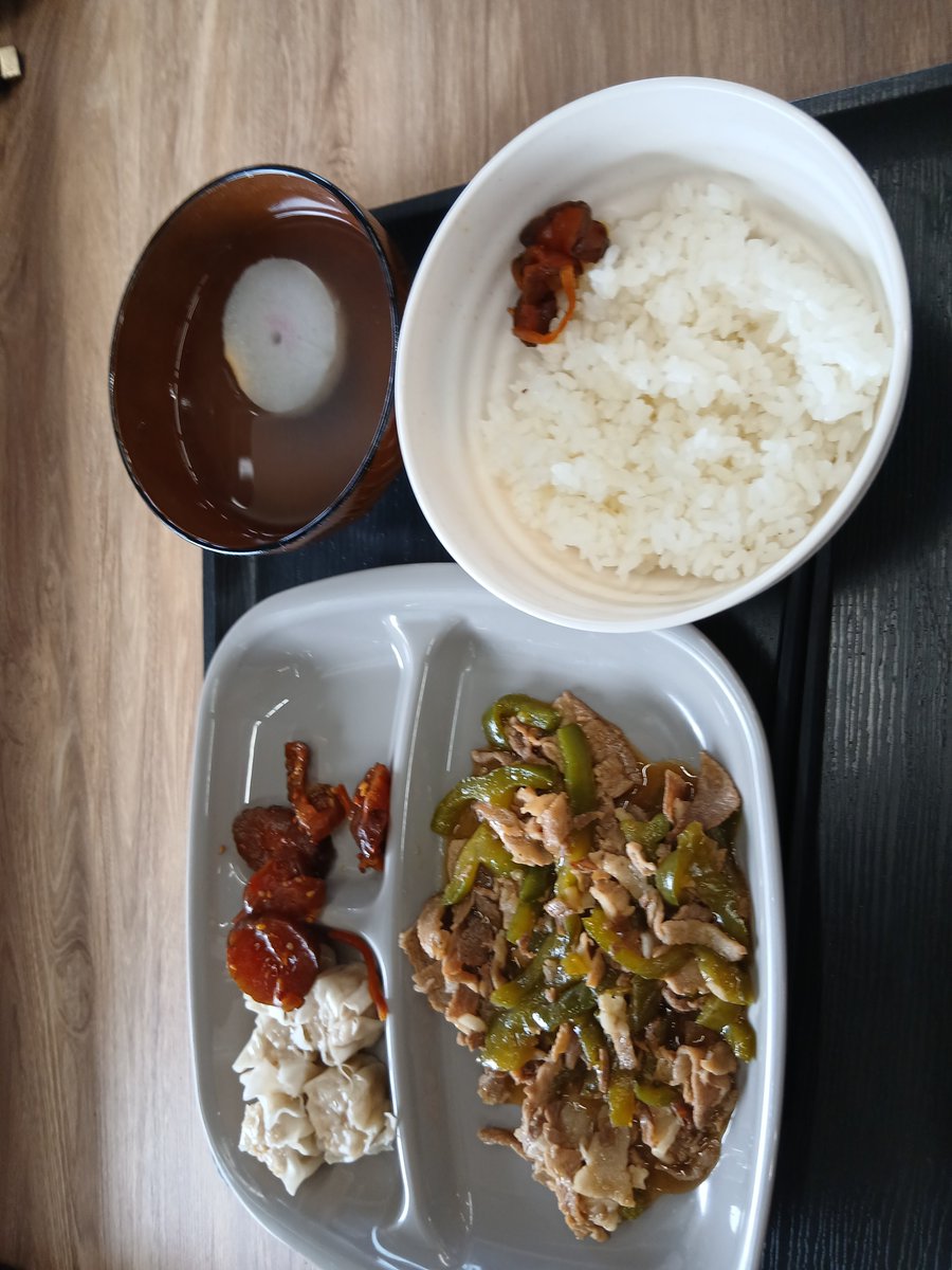 SilverDragon712's tweet photo. 社食　プラスチック https://t.co/dIn2tOBuTN