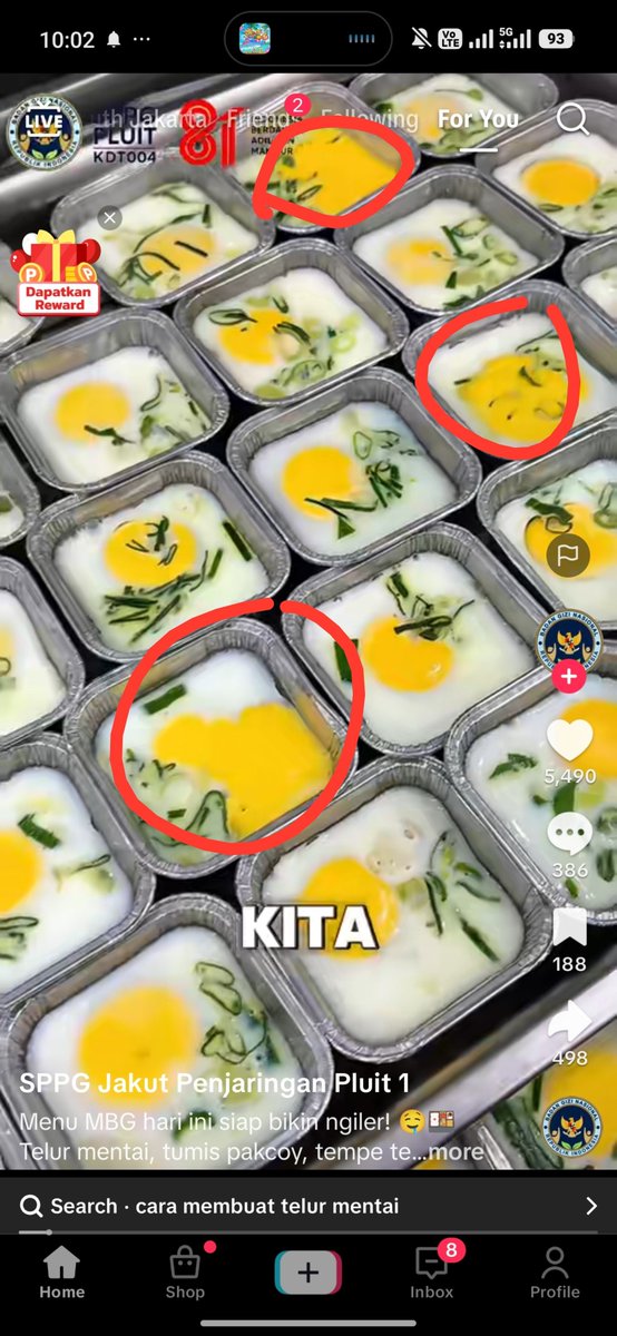 pockyjeruk's tweet photo. Gimana ga keracunan, telur udah ga bagus gini masih dilanjut kukus.

Itu yang ketauan, yang ga ketauan gimana coba... ._.

Kuning telur kalo udah ga bulat gitu tandanya telur lama/udah ga bagus. Pasti amis juga. https://t.co/E3iQzH5f5u