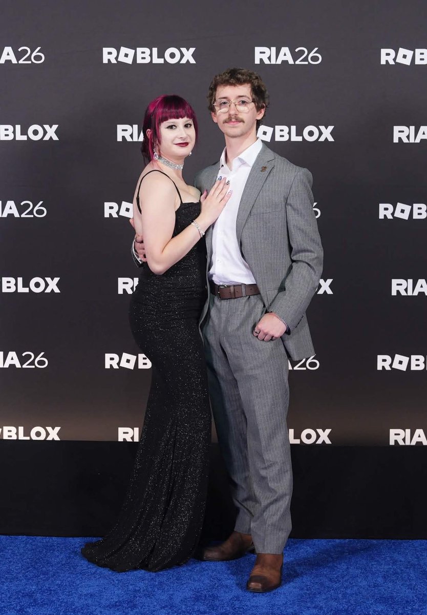 bunniblossomss's tweet photo. we won the innovation award for best rdc couple btw https://t.co/QAV11JsgD6