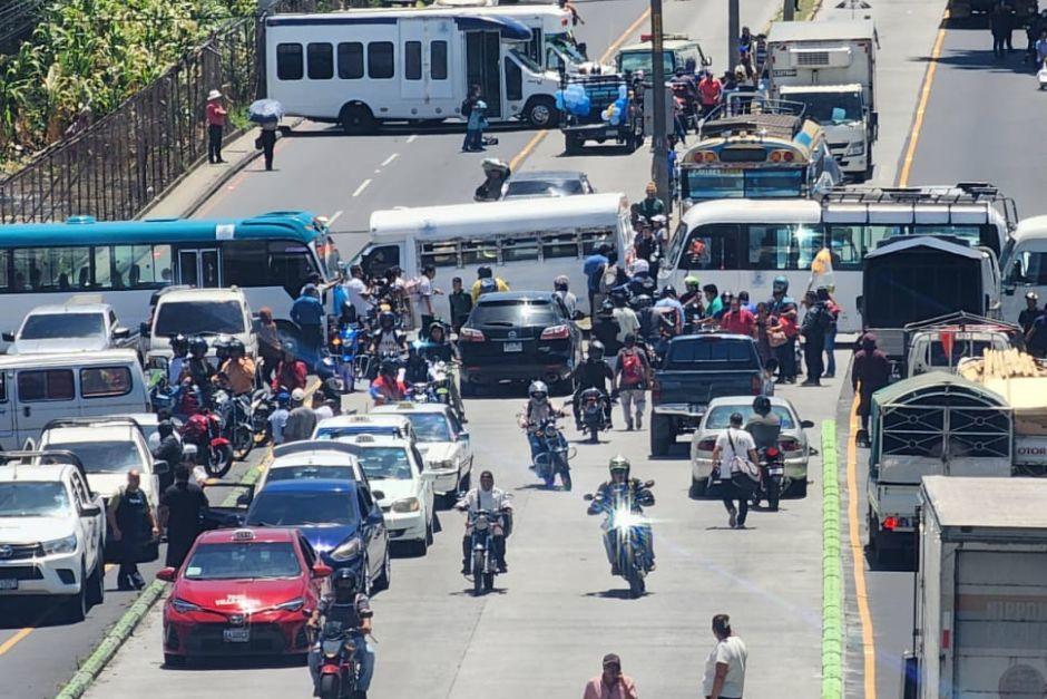 📌Esto hará el Gobierno de Guatemala si continúan los bloqueos El presidente de la República indicó que coordinó con las autoridades correspondientes para to…