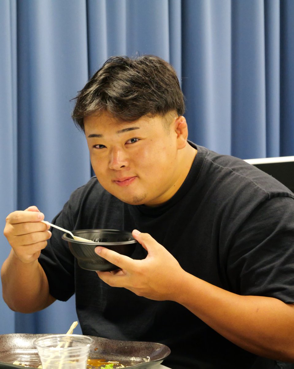 bluerevs's tweet photo. 9月14日は「9(く)1(い)4(し)ん坊」で🍚食いしん坊の日🍚
食べるの大好きな人、集合〜！🙋‍♂️

#静岡ブルーレヴズ https://t.co/zhR1tYGTwl