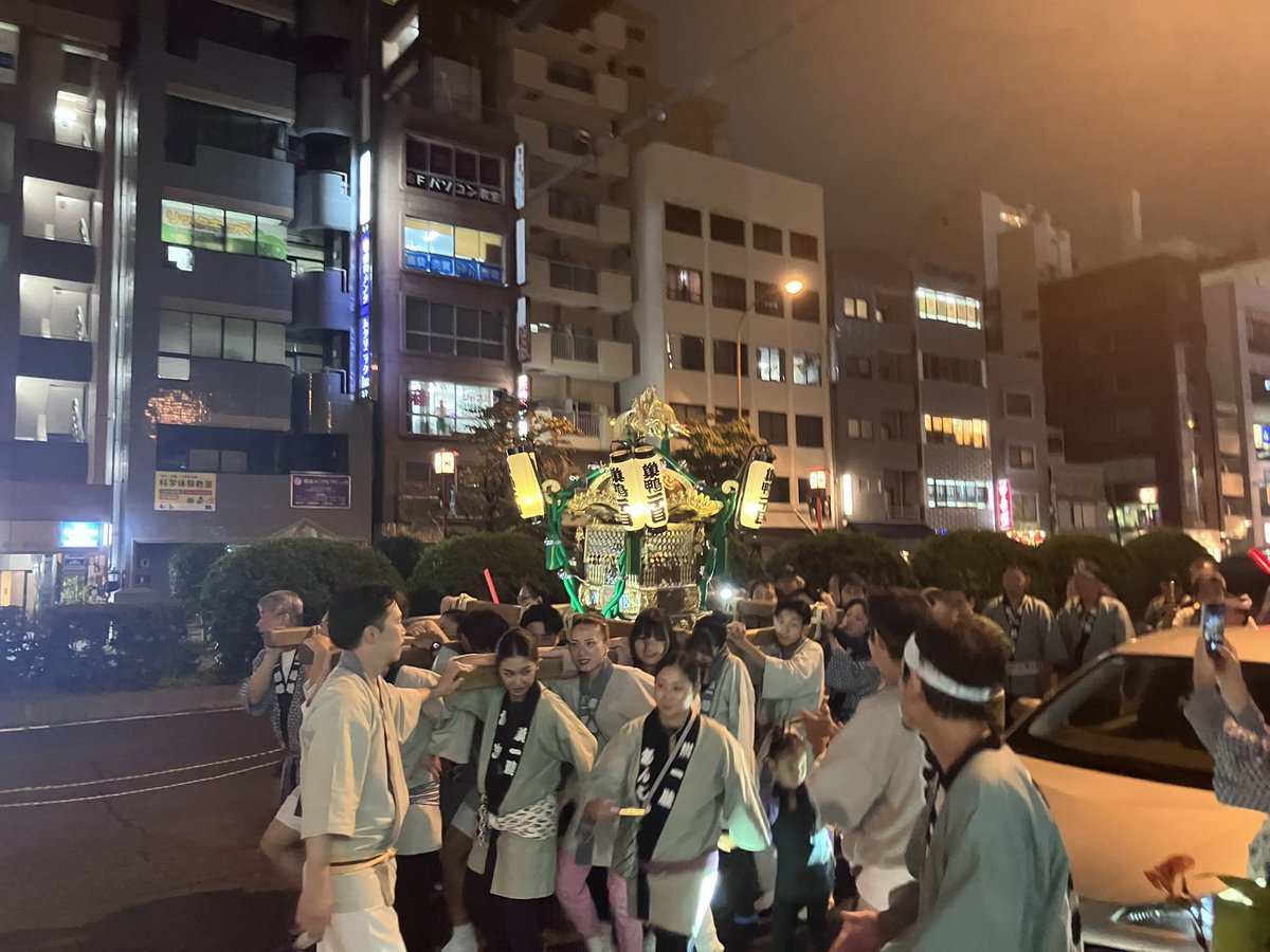 bar_lecrin's tweet photo. 巣鴨の週末は熱かった🤩
れかんからもお客様が担ぎ手としてご参加くださり、私もお供させて頂きました^_^

今週も宜しゅうお頼もうします♪
mikiちゃん
えみちゃん
ももちゃん
あやちゃん
でお待ちしてます♪ https://t.co/rQ4gAJdK6z
