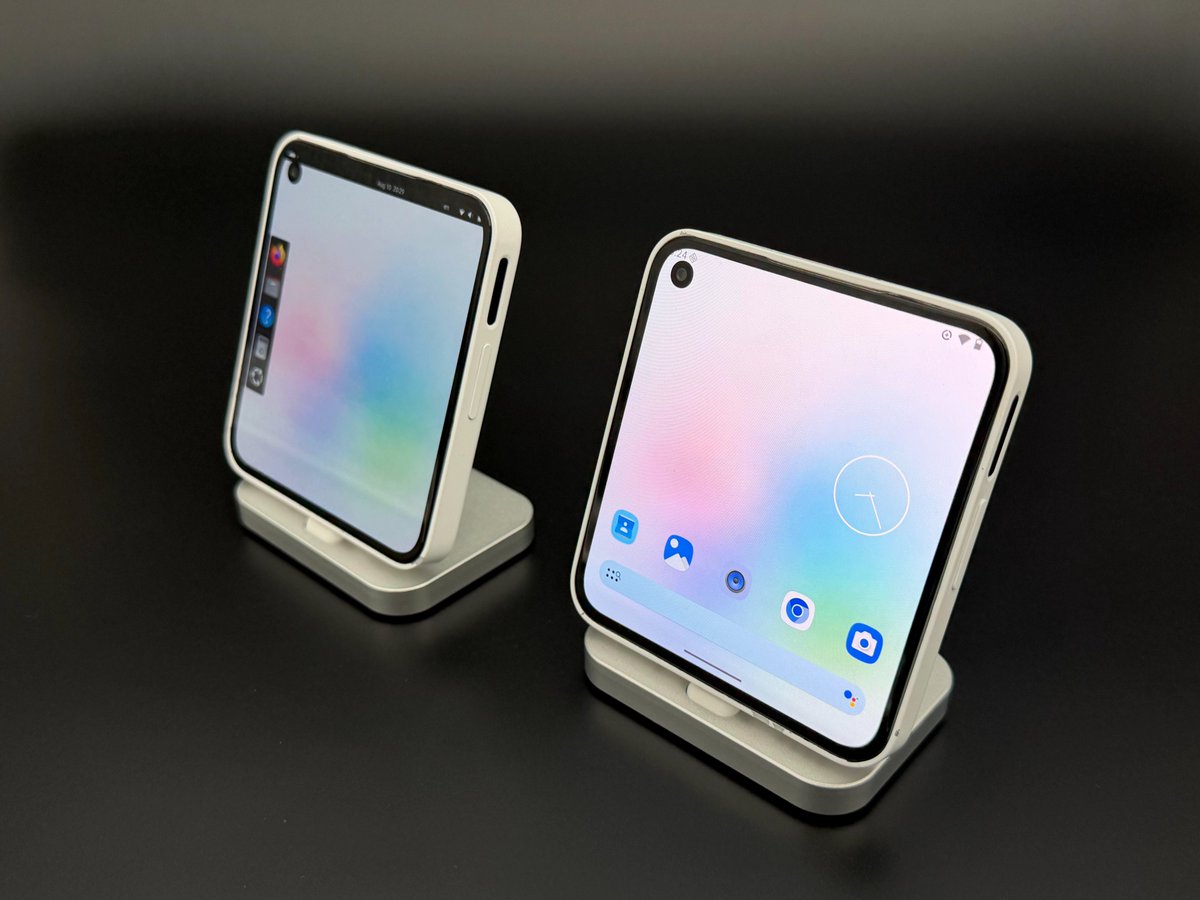 ChunzeWu's tweet photo. @egbokavictory_ The detachable keyboard prototype is finally done — for a device like this, would you prefer a detachable keyboard or an integrated one? https://t.co/sESHBCqPk8 https://t.co/9PfecQvW8g