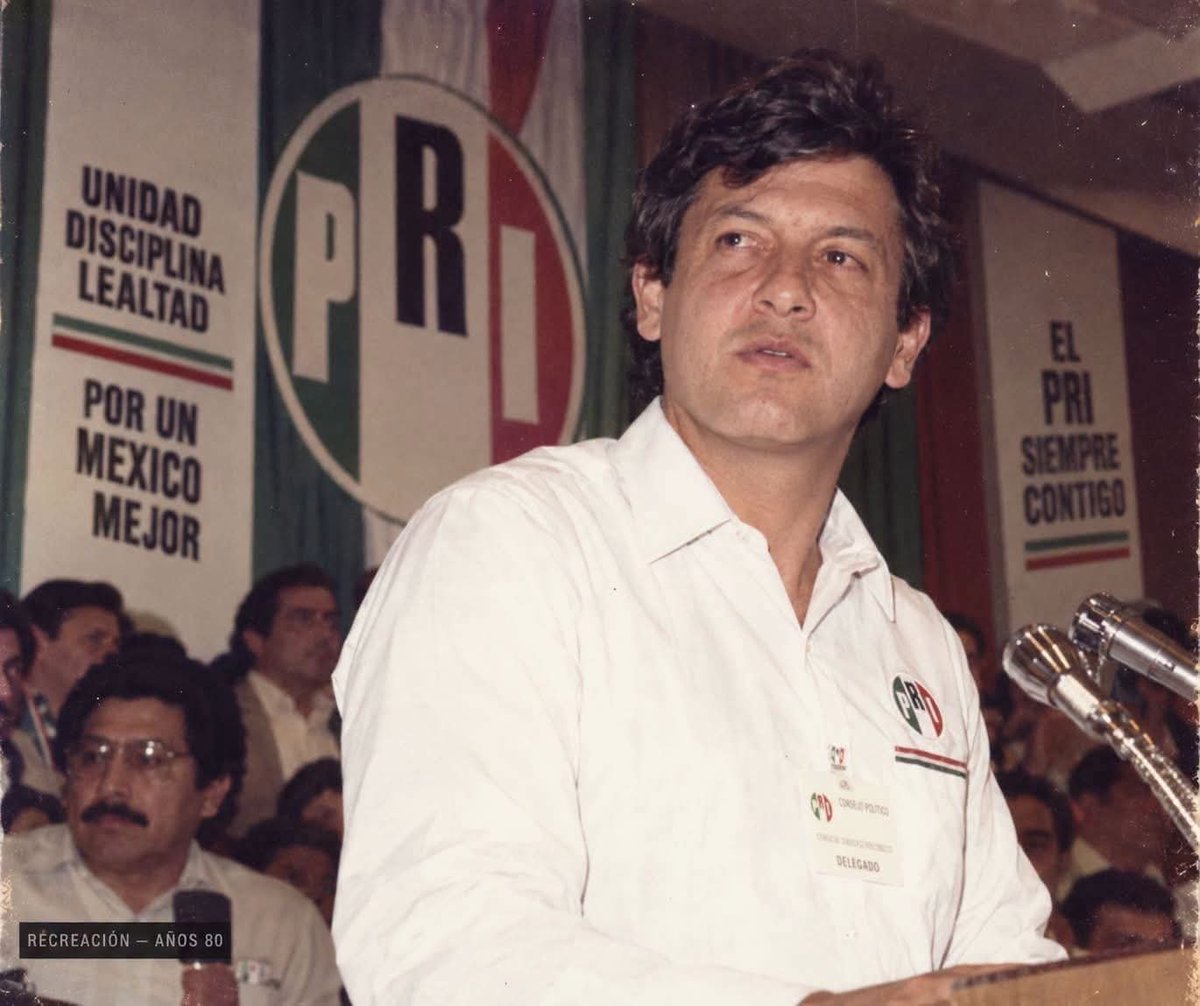 JACrespo1's tweet photo. -Entró sl PRI tras las represiones de 1968 y 1971 (no le importaron).

- Hizo un himno al PRI.

- Trabajó en el gobierno de De la Madrid

- Nada dijo sobre los fraudes de Chihuahua, 1986 y el presidencial 1988.

Buscó una candidatura en pleno PRI neoliberal. 

¿Quién es? https://t.co/wcdKuZwekw