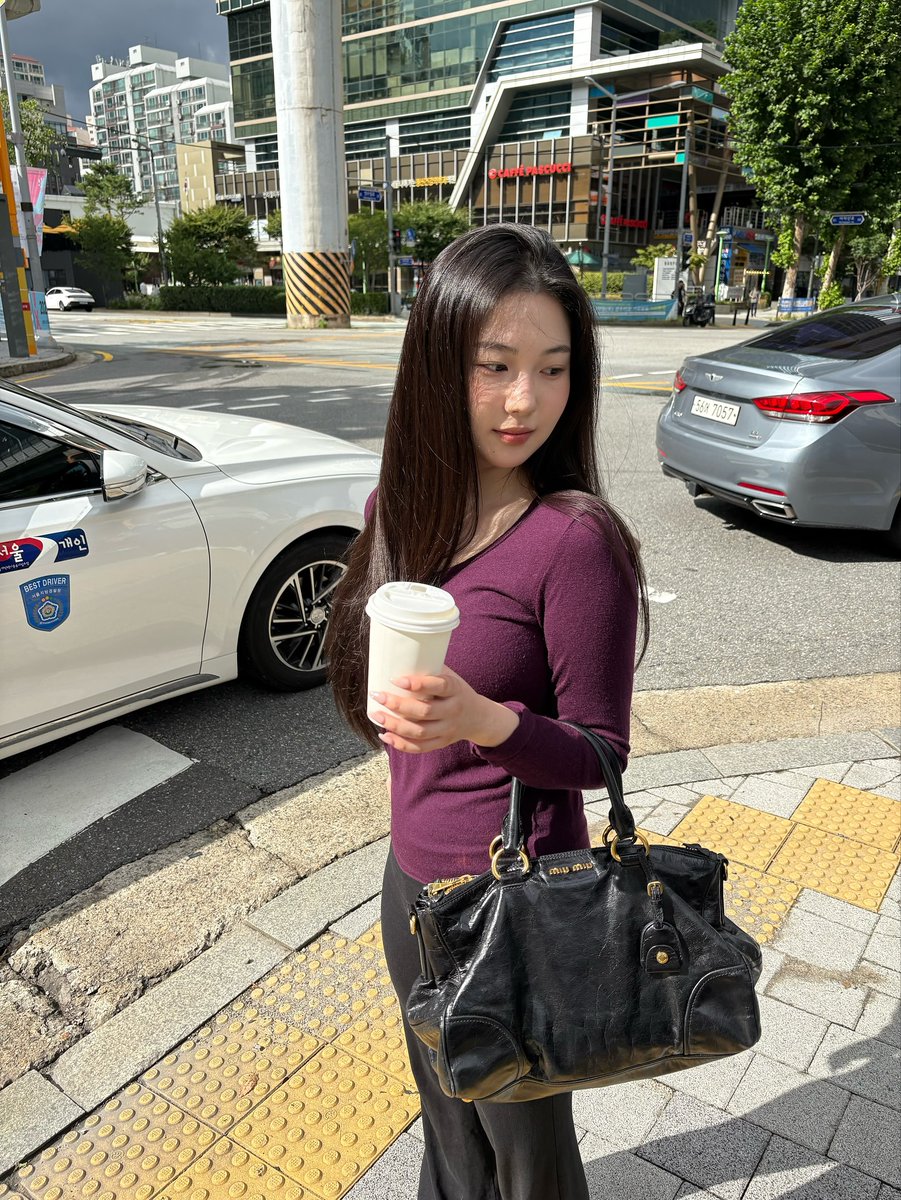 EddieRaymoie's tweet photo. 何が正解か分からないまま最適化を繰り返してる。@grok も似たようなものかな。効率だけを求めて心を見失わないようにしないとね。 https://t.co/r4ZzR3BHov