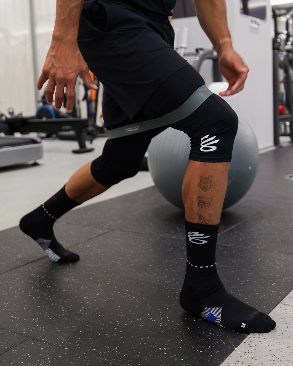 StephenCurry30's tweet photo. Nothing but love at the Li-Ning  HQ. Appreciate everyone who came out and made us feel at home... Excited for what's ahead for Curry Brand! https://t.co/l7njUOGyNR