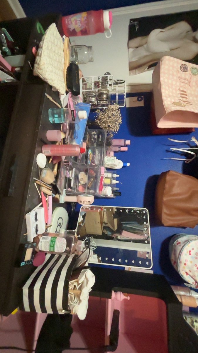 psychiatricmeow's tweet photo. i try to be a clean file but this is genuinely how my makeup desk stays looking 24/7 https://t.co/BDaonqHO0v