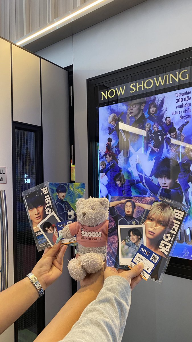 peppapraing's tweet photo. ตั้งตารอ #BLUELOCKLIVEACTION ⚽️⛓️💙 เพราะเป็นฟคของฟุมิกับสึนะ แต่พอได้ดูจริง ๆ แล้วสนุกมากกก คือทำถึง พิสูจน์ได้ด้วยการไปดูมาแล้ว 3 รอบ ซับไทย 2 พากย์ไทยอีก 1 ชอบการแปลของซับไทยมากแปลเข้าถึงอารมณ์สุด ๆ พากย์ไทยก็ดี ทีมพากย์คือเริ่ด ดูแล้วได้เก็บรายละเอียดเพิ่มด้วยคือห้ามพลาดเลย https://t.co/HiuV5ShH6M