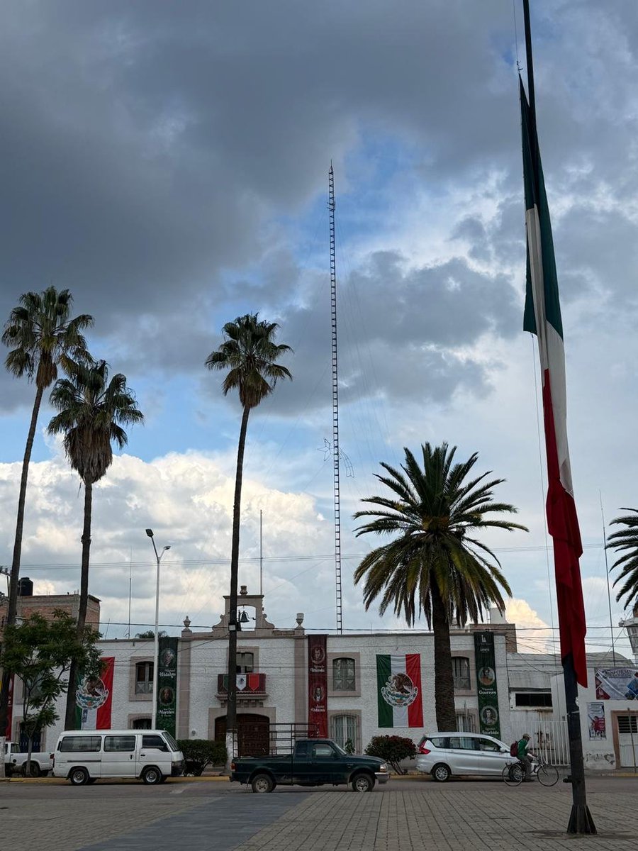 ELoretense's tweet photo. #PostalesLORETO 📸🇲🇽❤️ Ya se siente en nuestro Loreto, Zac., el ambiente del 15 de septiembre, Día de la Independencia de México. Nos vemos en la noche para gritar a las arengas: ¡Viva! ¡Viva! ¡Viva!

#ElLoretenseProyecciónInformativadelValledeLoreto #LoretoZac #Zacatecas #México https://t.co/1SEwgj4nGd