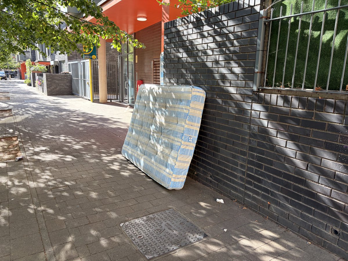 TowerDumplets's tweet photo. Mattresses of @TowerHamletsNow 

What a dump @LutfurRahmanTH ! https://t.co/jJNVPiLi0Q