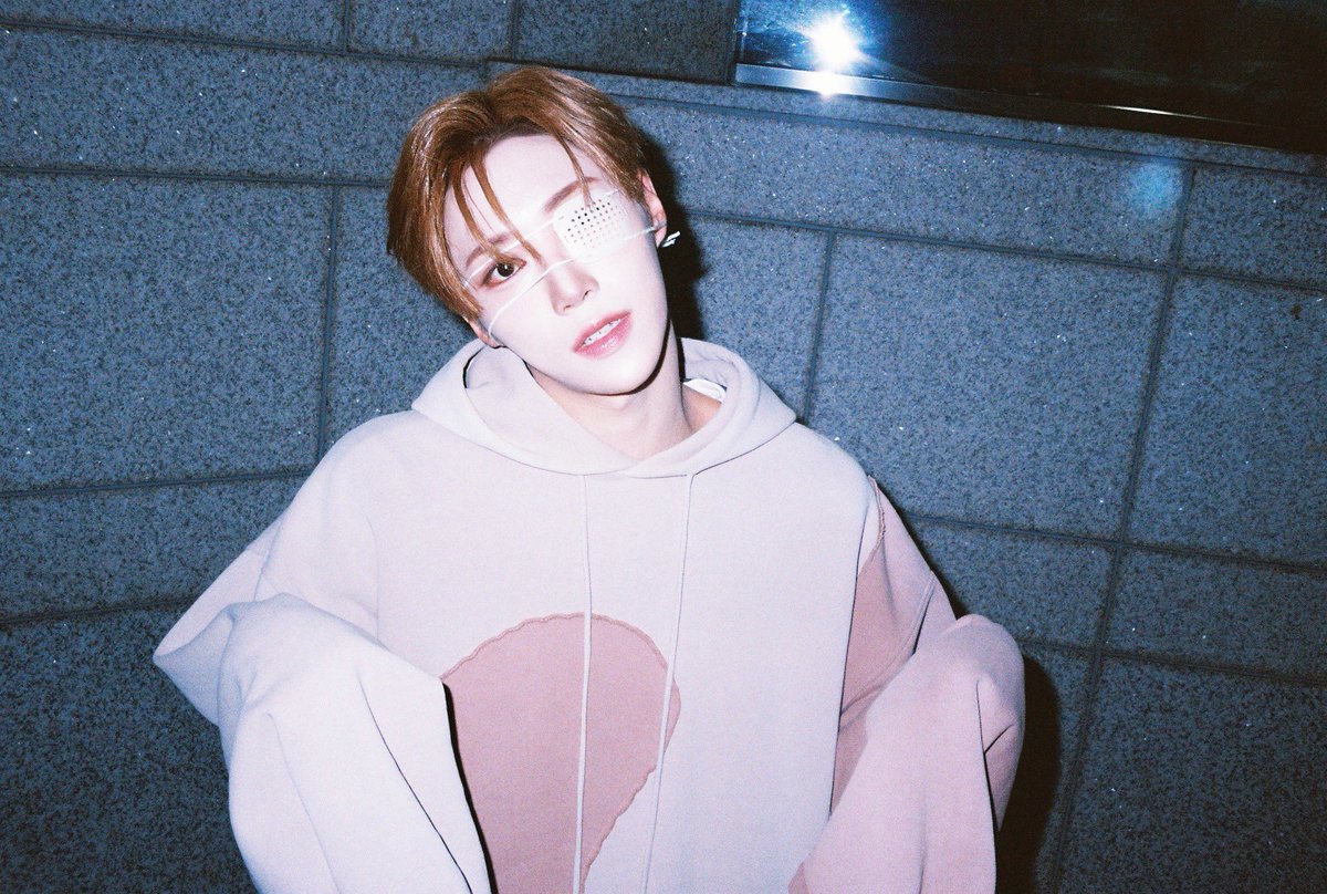 ald1repost's tweet photo. 💬🌹 #ARNO #아르노 #ALPHADRIVEONE #ALD1 #알파드라이브 #pluschat 
💬I found an old photo of me lol
💬I think you'll like it https://t.co/FF1aFDOqHx