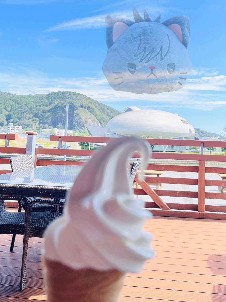 sato_zero915's tweet photo. 外で食べるソフトクリームはおいしいね！

🍦😋 https://t.co/NLWGDt1BXq