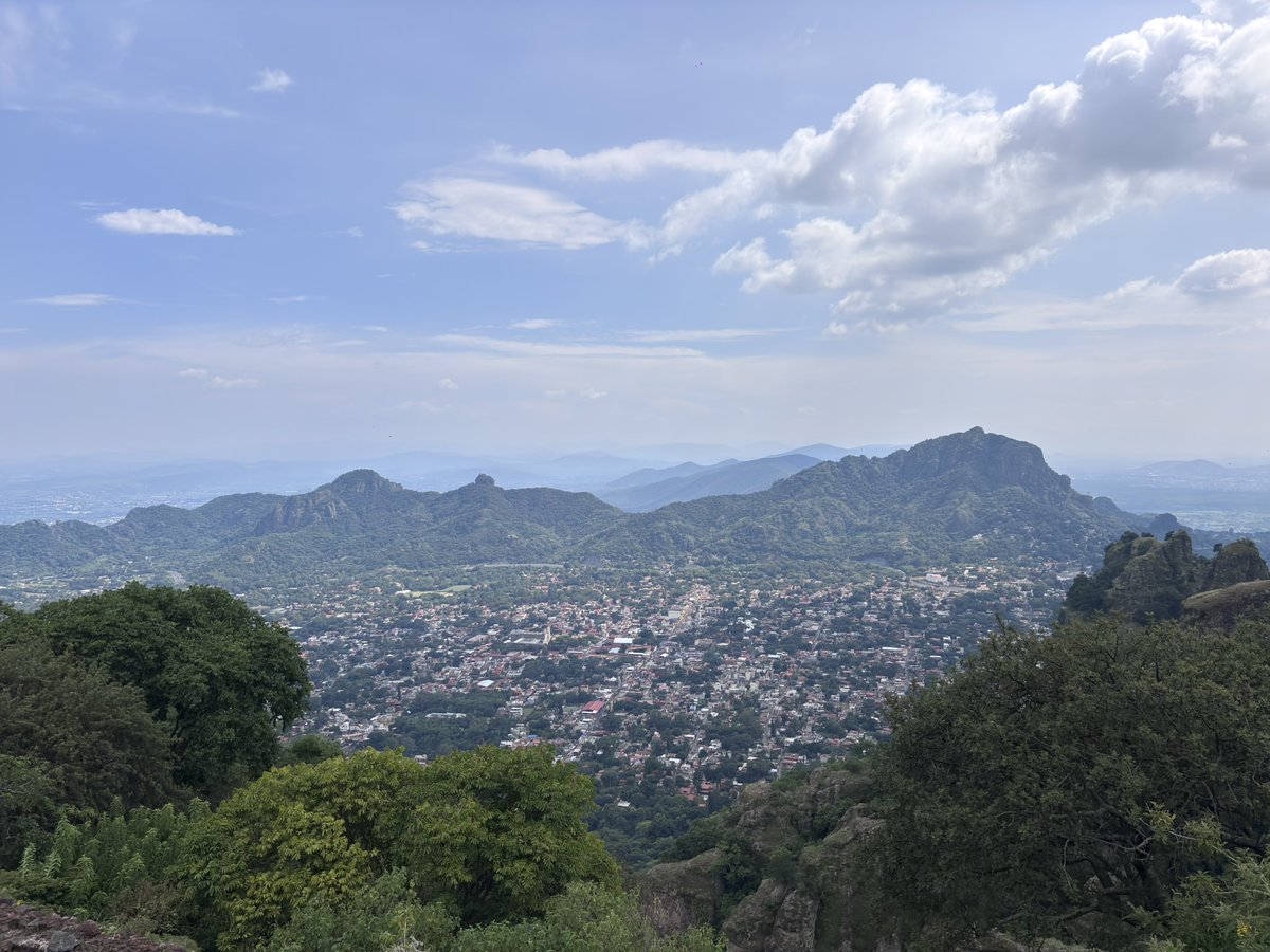 Azocar87's tweet photo. Tepoztlán Morelos https://t.co/ss4AIBI7g4