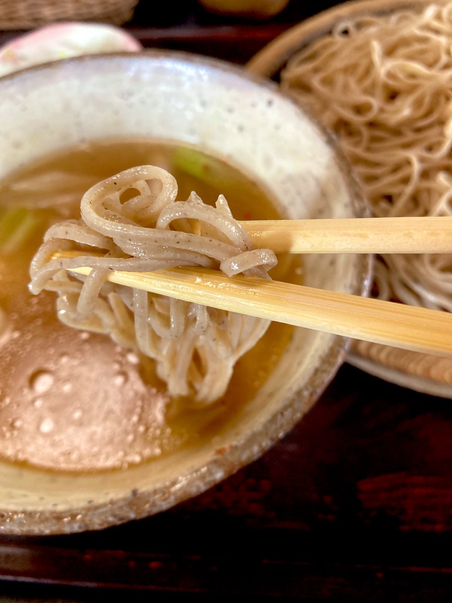 soba_addiction's tweet photo. たぬき庵＠大宮区

塩鶏汁そば 1040円

喉越しの良い蕎麦は毎日お店で機械打ちをしてるのだそう。
鶏の効いた出汁も美味しかったです。
ご馳走様でした🙏

#蕎麦 #たぬき庵 https://t.co/hdH4PrhNfI