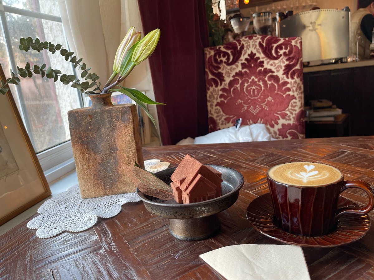 Frederickahsjej's tweet photo. Shared homemade choc chip cookies + a quick chat with my next-door neighbor made this rainy afternoon so warm! Small joys hit different ， https://t.co/OEumCoOT2w