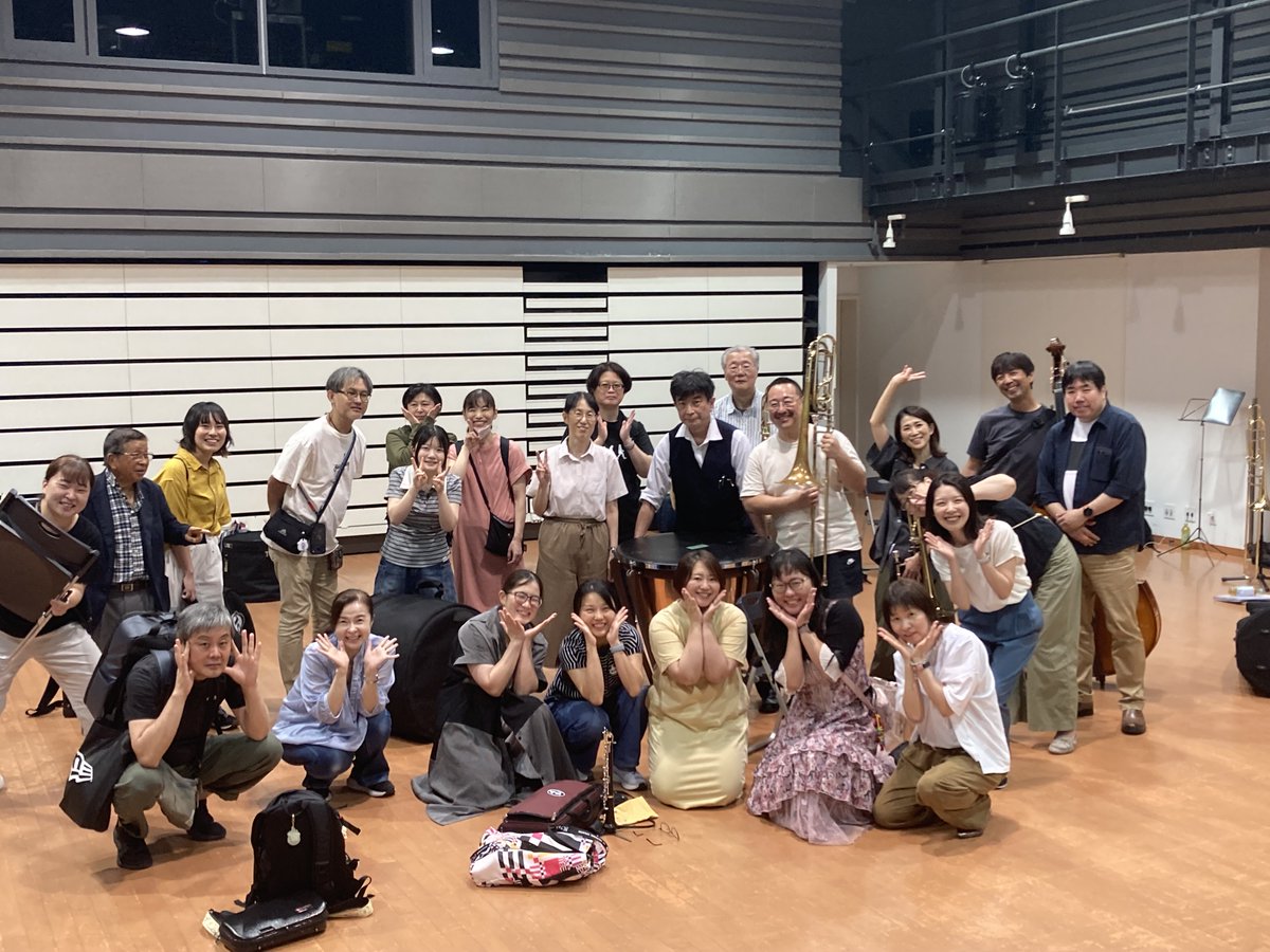 yws_brass's tweet photo. 【ブログ更新】
担当:コイズミ(パーカッション)
・いよいよ来週は定期演奏会!今日は個人・パート練習です🥁
・合宿で生まれ変わった私たち。しっかり己と向き合い最終調整🎺
・今日のオマケ。珍しいシンバルをご紹介します📀📀
#YWS 🤤
https://t.co/T33R5ZnoUx https://t.co/oKioM85nSK
