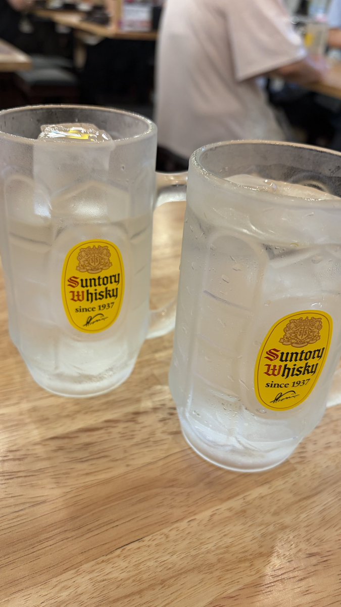 kiiroitoritani's tweet photo. 駅ナカ居酒屋で初ランチ。
種類もあるし、コスパ良し。
そして美味しい。

椅子がビールケースみたい。
ビリケンさんが迎えてくれます。

#和泉中央
#満マル https://t.co/7ET0v7C627