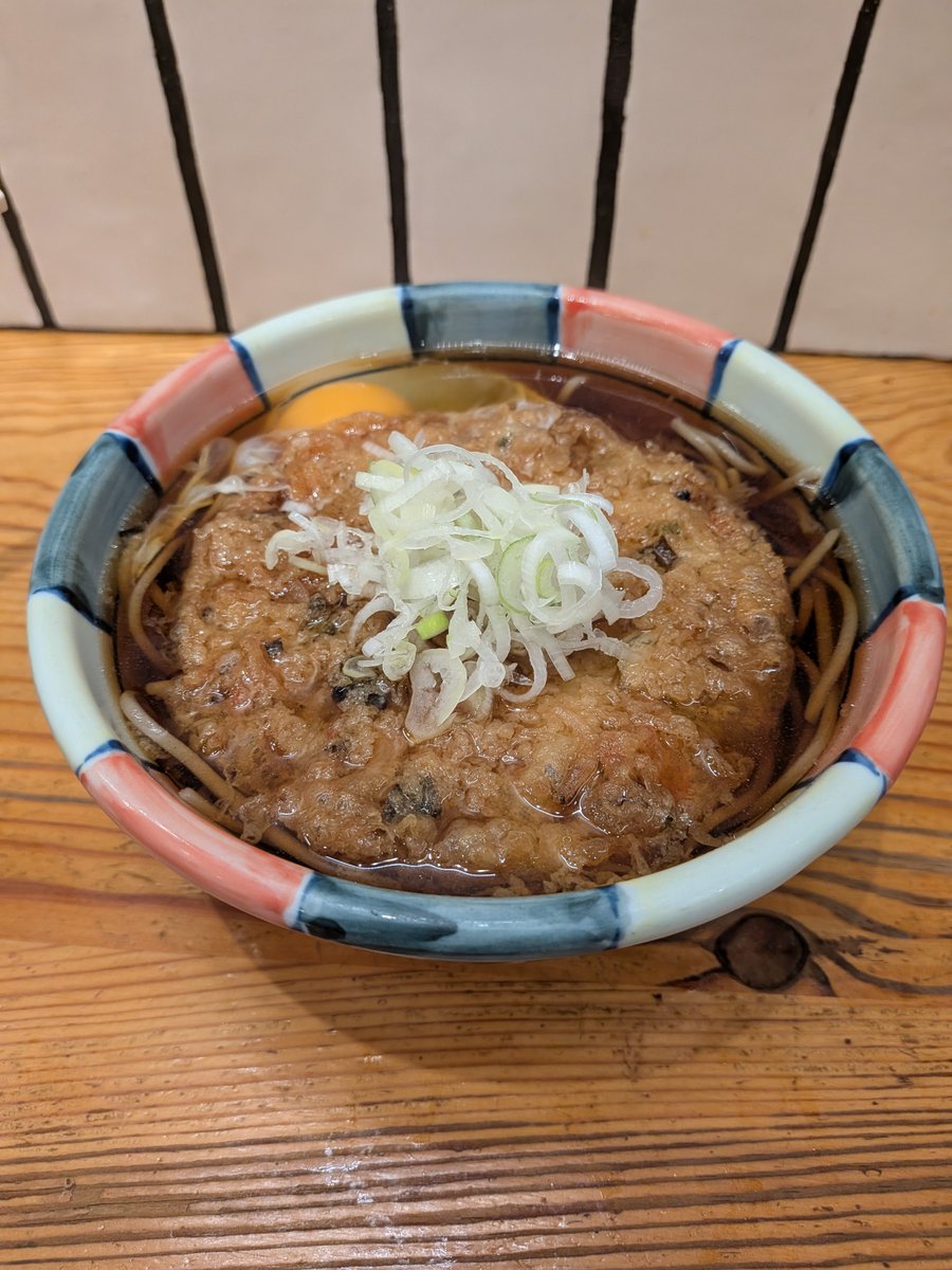 sax_lucy's tweet photo. 長野から高速バスに乗り東京へ帰ります。新宿着が15時半着でお昼を食べる時間は見込めないので朝から駅そば２件をハシゴ🥢２件とも味が違って、それぞれの味を堪能しました✨さらば長野🙋 https://t.co/BIatqVGcSL