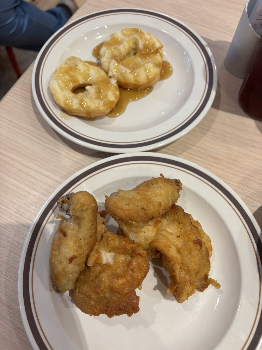 YuHenry516's tweet photo. KFC食べ放題！
いやもう腹パンで無理・・
ドラムとウィング３つずつでギブw
(胃薬飲んだ)

れいちゃんからお誕生日プレでカモノハシもらった〜かわいい🩷 https://t.co/NNtWAc43t5