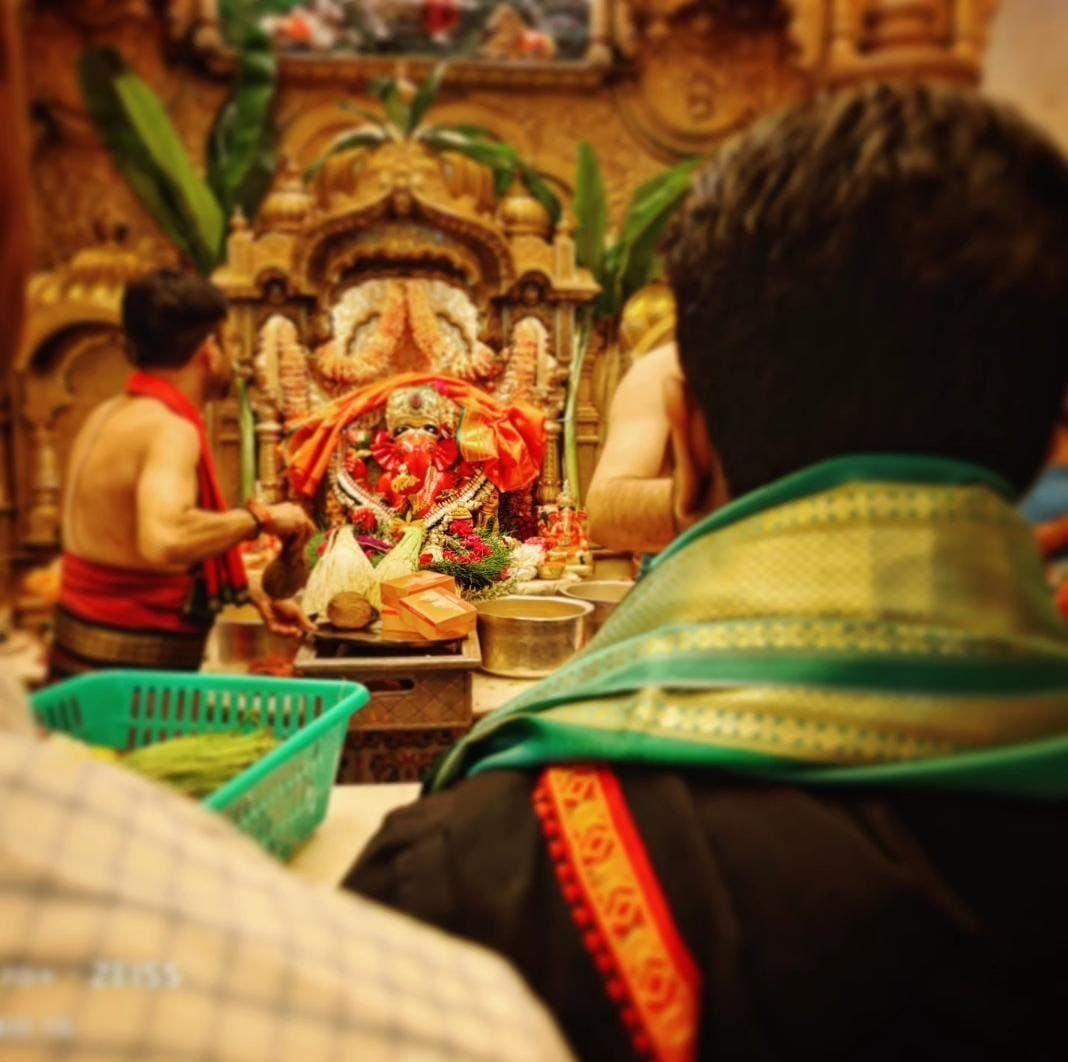 TweetRamCharan's tweet photo. Wishing everyone a Very Happy Ganesh Chaturthi! ❤️

Ganapati Bappa Morya 🙏🏻 https://t.co/LCNcmv4Fh0