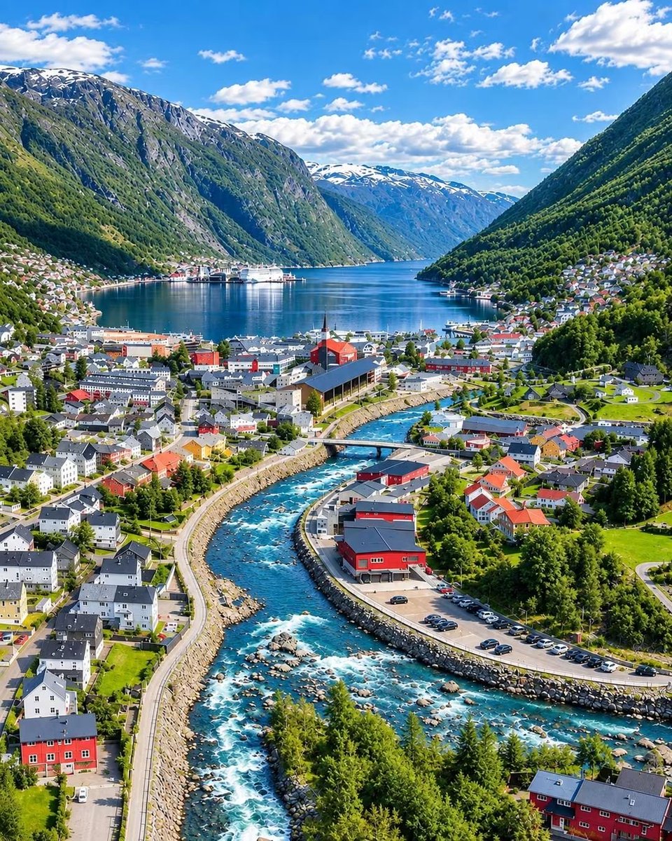 SeascapeNature's tweet photo. Odda, Norway 🇳🇴 https://t.co/YpORLDHSzZ